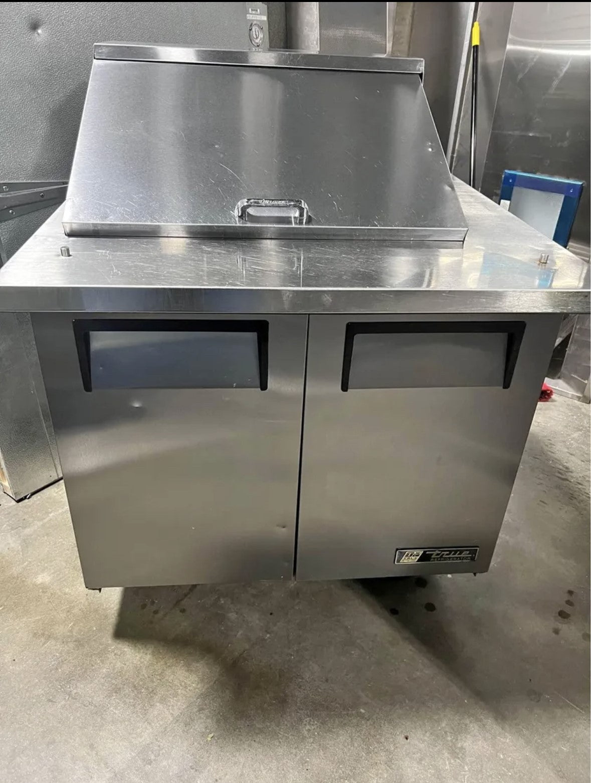 TRUE 36" SANDWICH PREP TABLE MEGA TOP